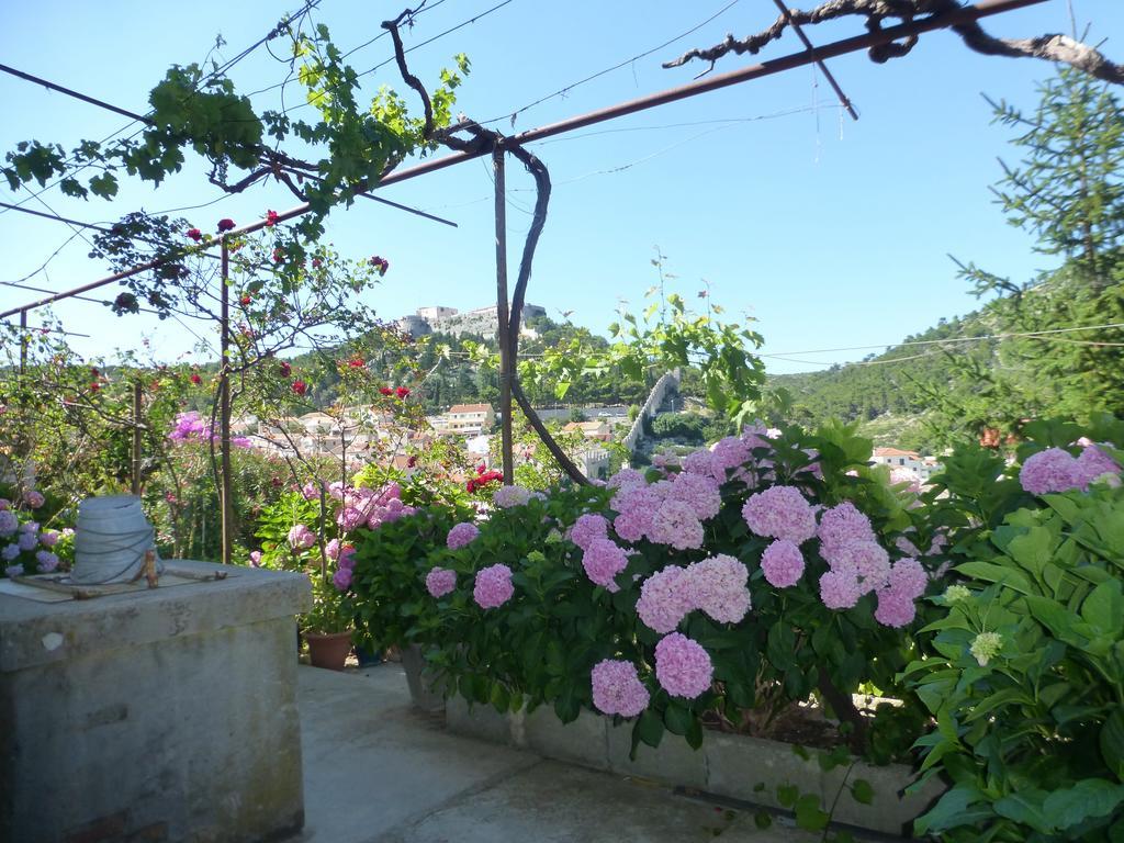 Guesthouse Bracanovic Hvar Town Exterior foto