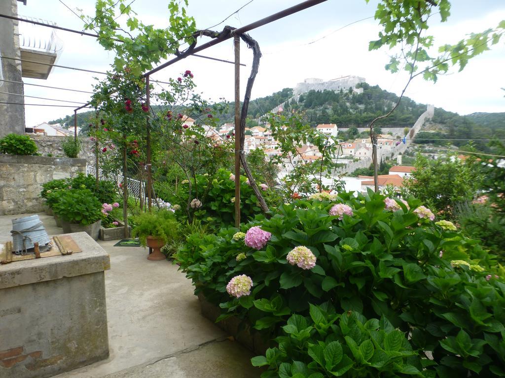 Guesthouse Bracanovic Hvar Town Exterior foto
